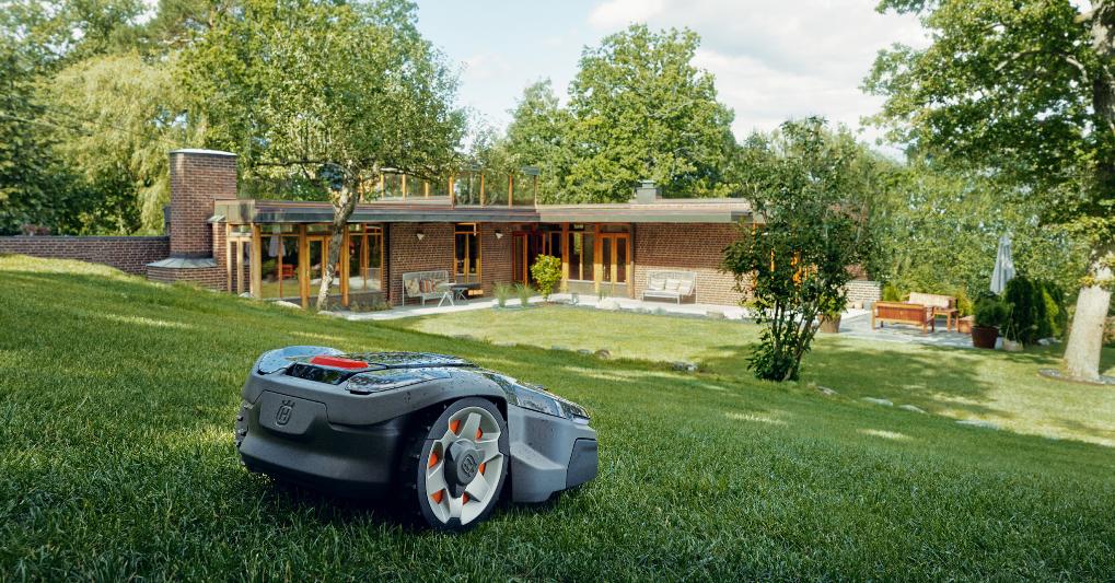 Automower 405X (da 1.990 euro) e 415X (da 2.440 euro) di Husqvarna, su husqvarna.com. 
