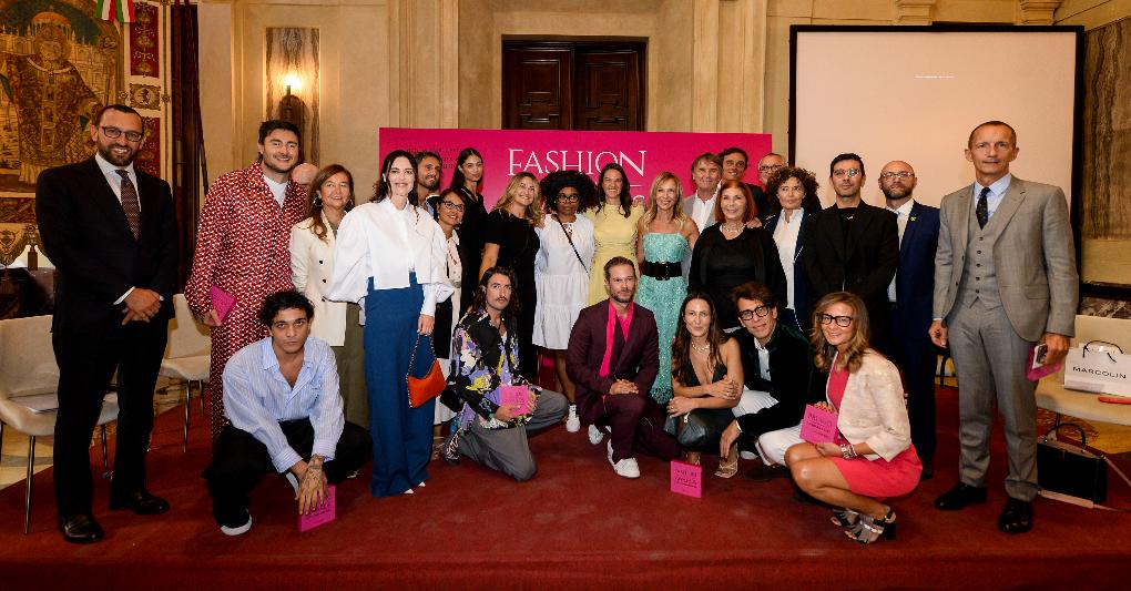La foto di gruppo finale dei CHI E' CHI Awards. ©sgp Italia 