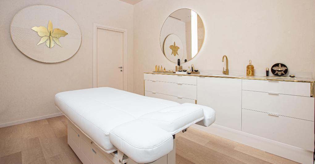 La Facial Suite nella Guerlain Private Lounge, in via Montenapoleone 1, a Milano. Al piano sottostante, la prima boutique italiana della maison francese. 