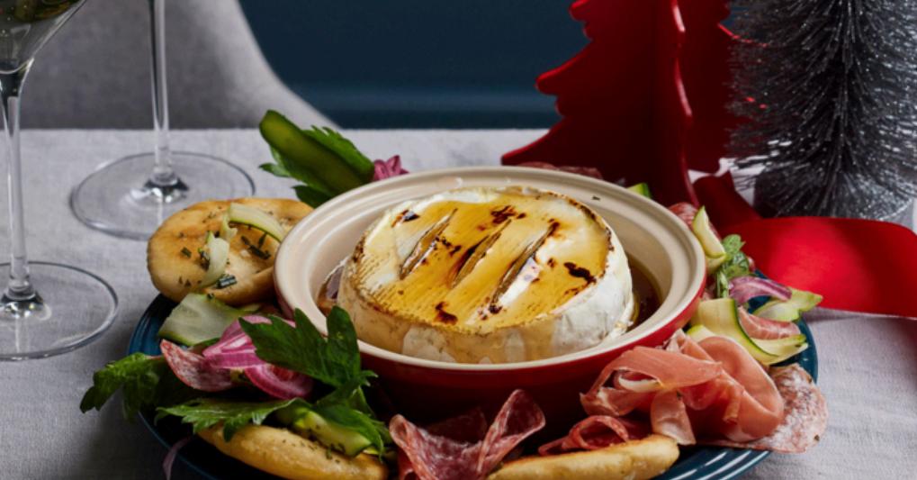 Pirofila Camembert in gres vetrificato di LE CREUSET (48 euro). 