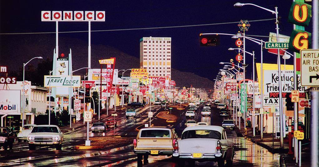 “Route 66, Albuquerque” di Ernst Haas, New Mexico, 1969 (21.420 $ all'asta da Phillips a New York, il 12 ottobre 2022). (ph COURTESY PHILLIPS) 