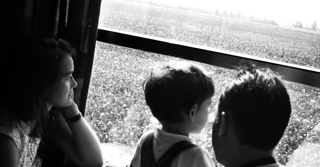 Distanti, ma vicini, 2019. «Si parla di cambiamento, si dice che qualcosa cambierà! Penso che le persone e la vita quotidiana si possano paragonare a un flusso d'acqua: le possiamo contenere e arginare fino a un certo punto, poi riprenderanno il loro percorso originale», spiega Antonio Fabio Bonanno, autore della foto  