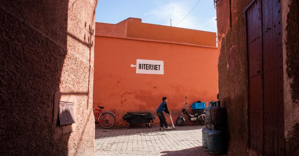 Un vicolo della Medina di Marrakech, 2008. «Internet assumerà sempre più spazio nella nostra vita, quasi come un luogo fisico», dice Antonino Savojardo, autore della foto  