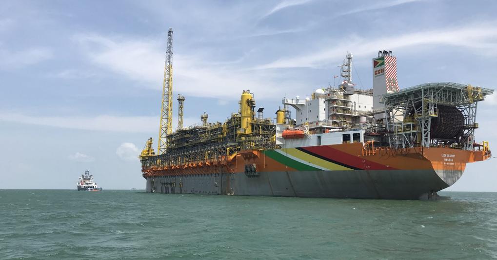La nave perforatrice Noble Bob Douglas al lavoro per il colosso petrolifero ExxonMobil al largo della Guyana 