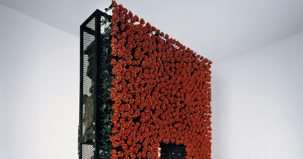 Le Produit naturel / Le Produit artificiel (1991), una delle opere di Chen Zhen in mostra all'HangarBicocca di Milano 