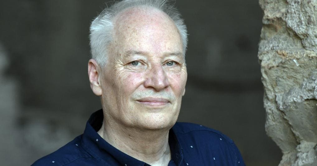 Joe R. Lansdale, scrittore prestato spesso alla narrativa di genere, al noir, all'horror, alla fantascienza, alla graphic novel, ha un folto seguito di lettori, spesso anche molto raffinati, che ne coltiva il culto. In italiano sono appena usciti “Una Cadillac rosso fuoco” (Einaudi) - (Agf) 