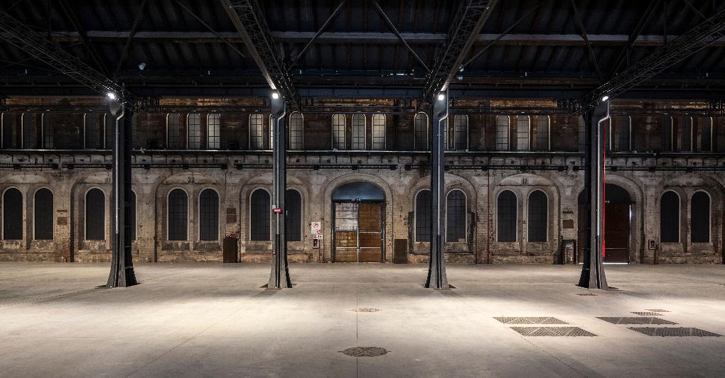 Aperto il 5 novembre,il cartellone prosegue fino a domenica 8 novembre con la partecipazione di numerosi artisti le cui installazioni sono appositamente pensate per location come Officine Grandi Riparazioni (nella foto), Teatro Carignano e Fondazione Accorsi-OmettoOGR Torino. 