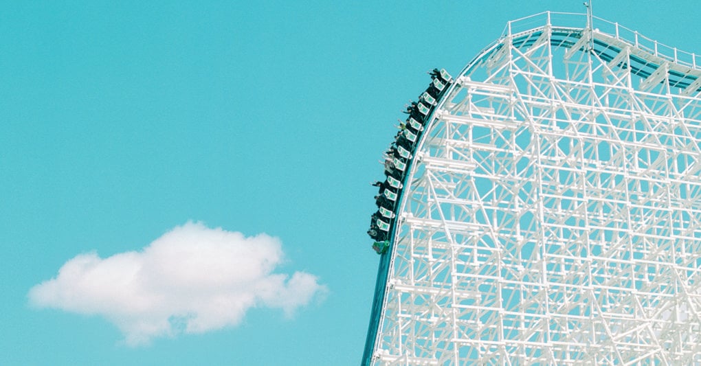 L'ottovolante White Cyclone nel parco dei divertimenti Nagashima Spa Land di Kuwana, in Giappone 