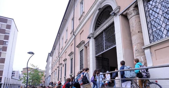 Gite, mense e inglese, tutti gli sconti per i figli a scuola ...