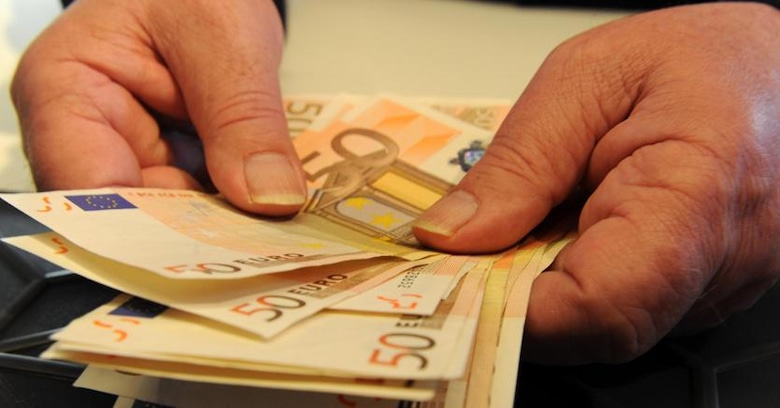 Dal 1° gennaio 2023 la soglia massima per il pagamento in contanti passa da 1.000 a 5.000 euro (foto Ansa)