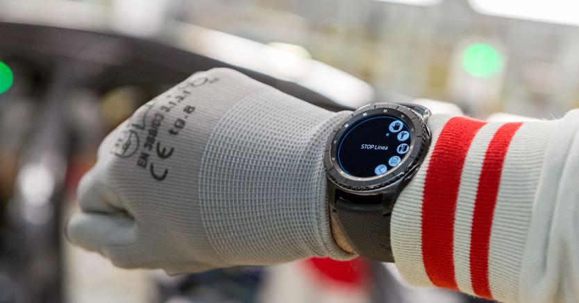 Alfa Romeo gli smartwatch aiutano a costruire Stelvio e Giulia Il Sole 24 ORE