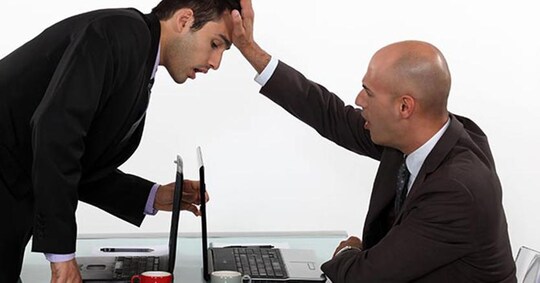 Licenziamento per giusta causa al dipendente che insulti e ...