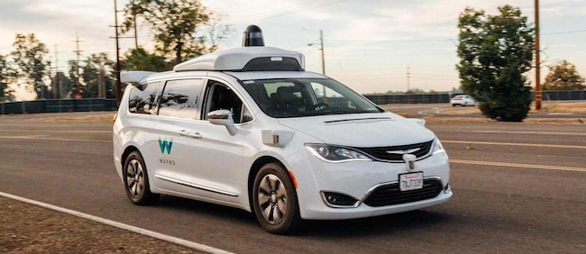 Chrysler Pacifica a Waymo, l’azienda di Google dedicata allo sviluppo di tecnologie per la guida semi autonoma. 