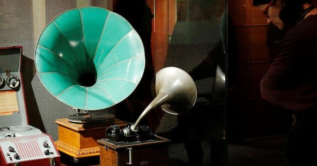 Grammofoni in mostra al museo degli strumenti musicali di Bruxelles (Reuters) 