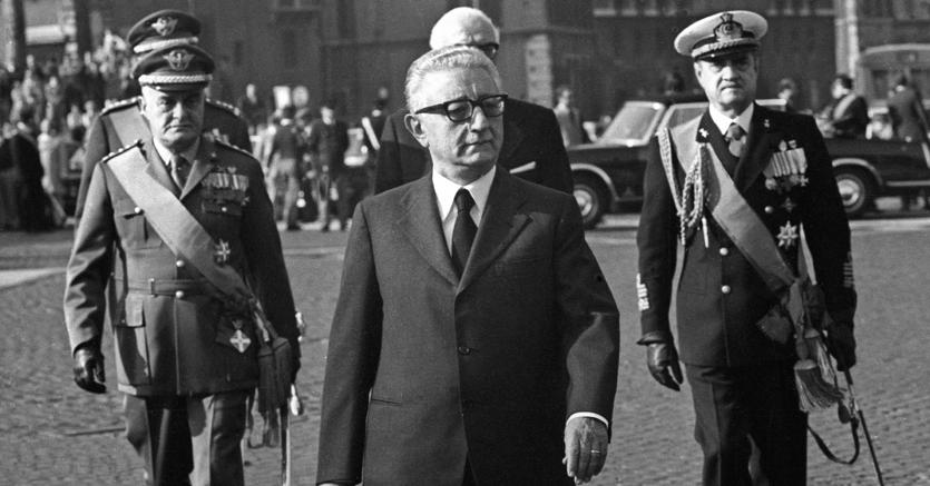 1969 Roma, cerimonia all'Altare della Patria con Giovanni Leone (Agf)