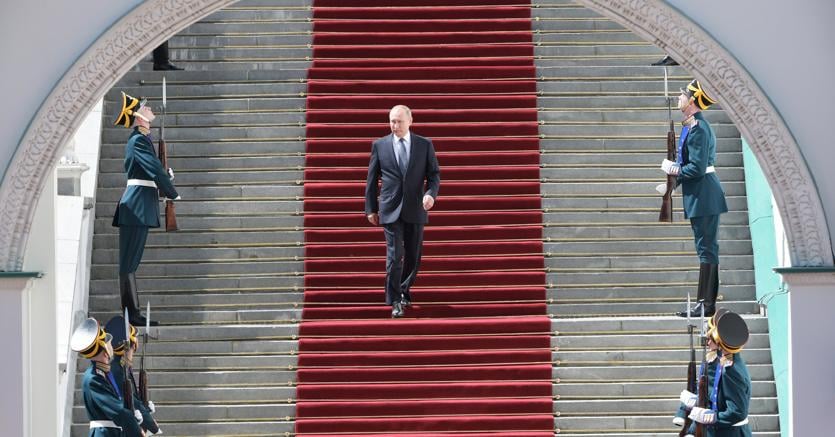 Vladimir Putin dopo la cerimonia di insediamento al Cremlino
