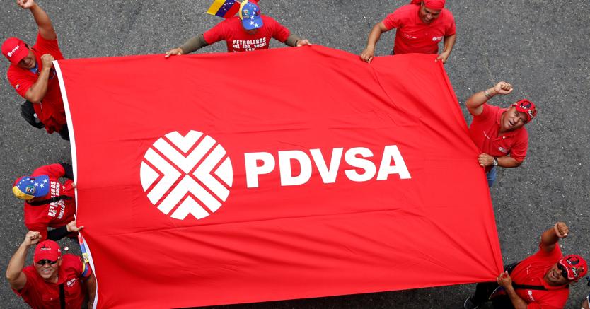 Lavoratori della compagnia di Stato venezuelana Pdvsa (Reuters)