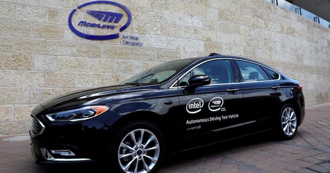Una visione generale di un veicolo di prova di guida autonomo Mobileye, presso la sede di Mobileye a Gerusalemme 