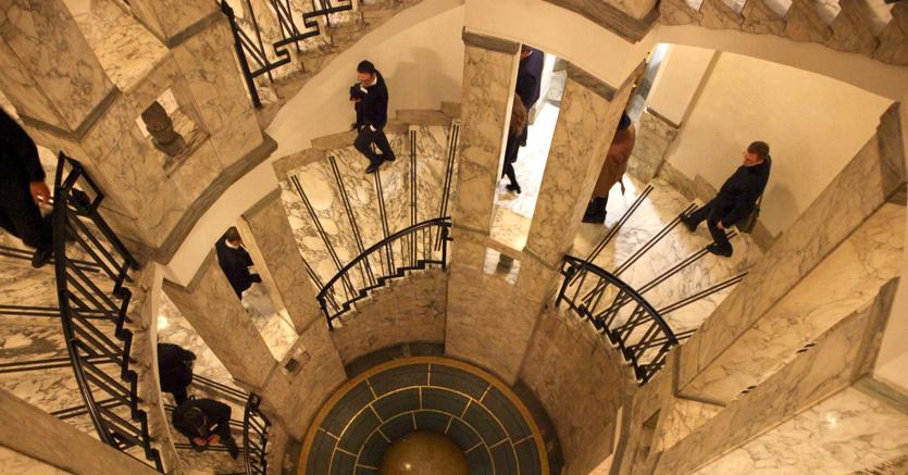 Palazzo Mezzanotte, sede della Borsa Italiana a Milano (Ansa)