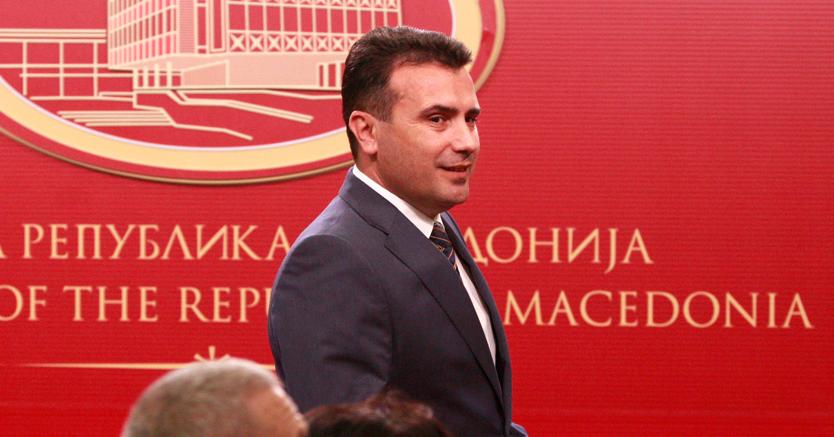 Il premier macedone Zoran Zaev annuncia l’accordo sul nuovo nome del suo Paese (Reuters)