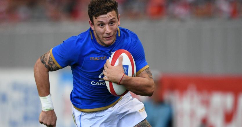 Tommaso Benvenuti, mentre sta per segnare la meta contro il Giappone nel Test Match del 16 giugno. (Afp)
