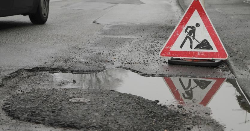 Buche stradali, i casi in cui il Comune non deve pagare i danni ...