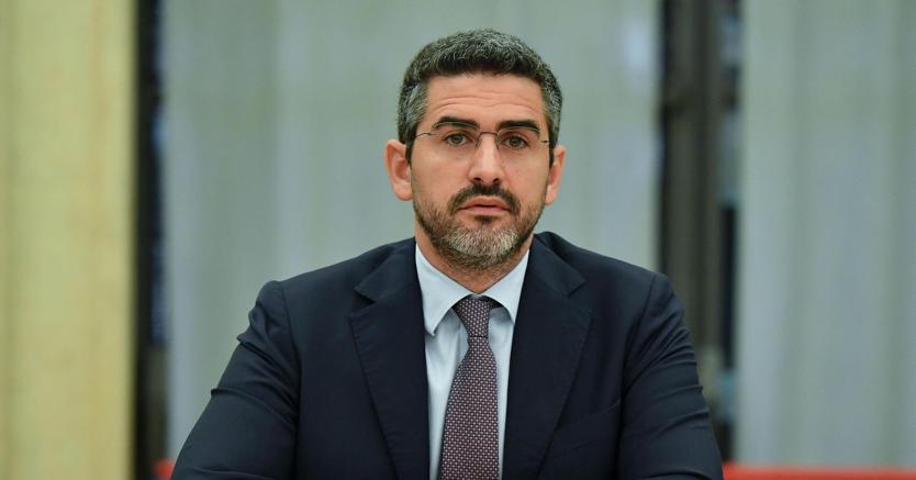Il ministro per i Rapporti con il Parlamento e la democrazia diretta Riccardo Fraccaro (Ansa)