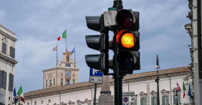 Sullo sfondo il Quirinale (Ansa)