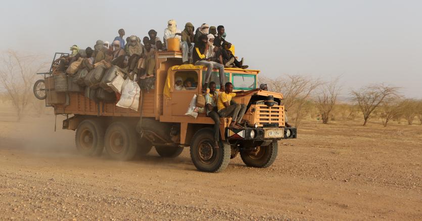 Il Niger è attraversato dai convogli di trafficanti con i migranti diretti verso l’Italia (foto reuters)