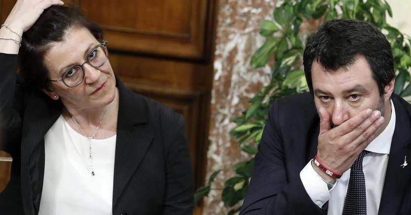 I ministri Trenta e Salvini alle prese con il dibattito sul ritorno della lega obbligatoria (Ansa)