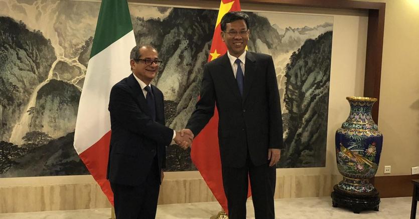 Il ministro dell’Economia Tria chiude la missione in Cina al Gran Teatro di Shangai dove sarà rappresentato «Don Chisciotte»