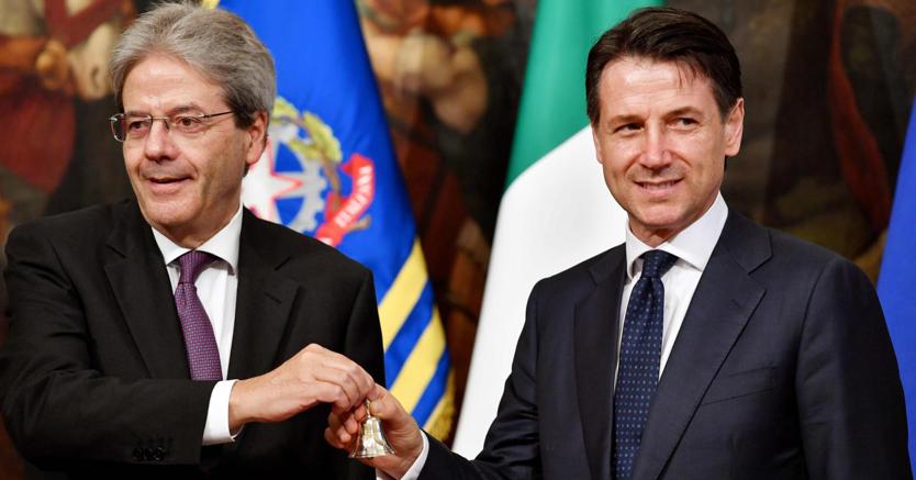 Staffetta a Palazzo Chigi: il 1° giugno il passaggio della campanella tra Paolo Gentiloni e Giuseppe Conte (destra)