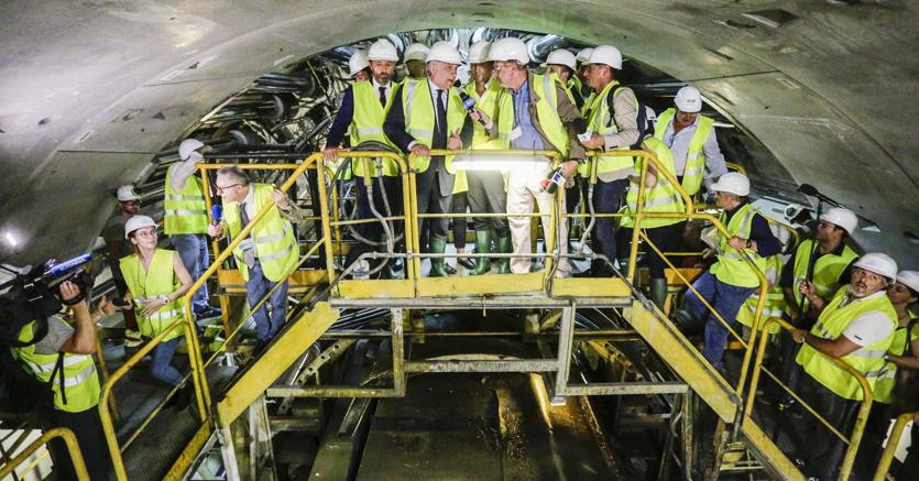 Già scavati 24 chilometri dei 162 previsti. I cantieri sono stati visitati recentemente da Antonio Tajani (nella foto) presidente del Parlamento Ue (Agf)
