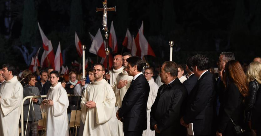 Il premier Giuseppe Conte partecipa alle celebrazioni per il 50esimo della morte di Padre Pio (foto Ansa)