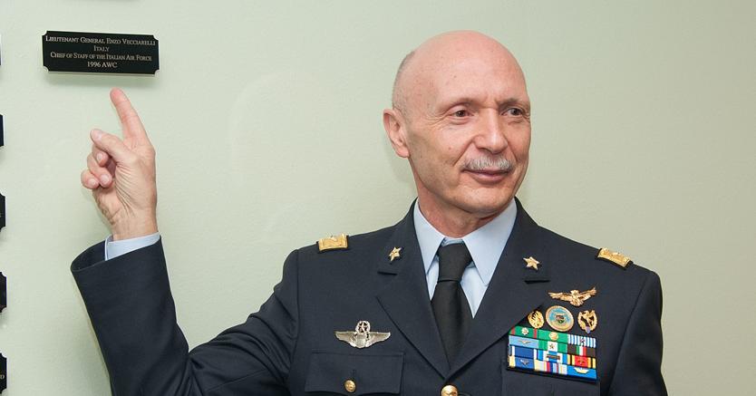 Il generale Enzo Vecciarelli  il nuovo capo di Stato maggiore della Difesa