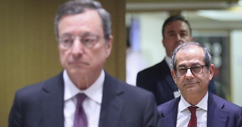Eurogruppo, il ministro Tria dà battaglia: Tria: «La Manovra non cambia, stiamo discutendo» (Epa)
