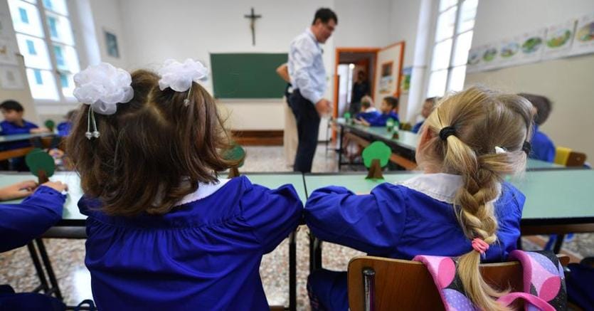 Scuola, la Gazzetta Ufficiale pubblica il bando per il reclutamento di 10mila docenti tra infanzia e primaria (Ansa)