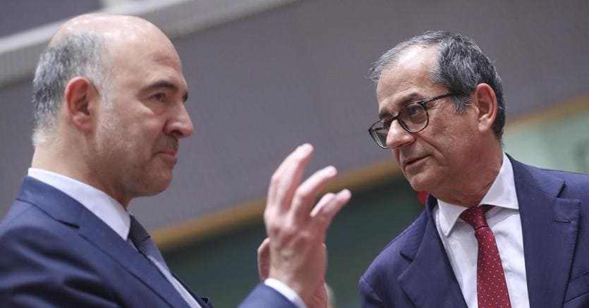 Entro il 13 novembre la Commissione europea attende dall’Italia una nuova versione del Documento programmatico di bilancio (nella foto il Commissario europeo per gli affari economici e monetari Pierre Moscovici e il ministro del Tesoro Giovanni Tria) 