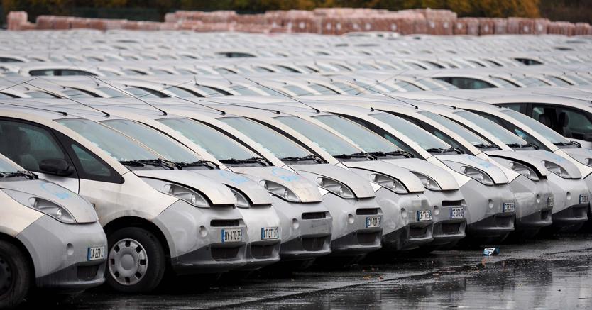 Centinaia di auto elettriche Autolib in vendita dopo che il servizio di car sharing Paris Autolib ha chiuso nell’agosto scorso - GUILLAUME SOUVANT / AFP