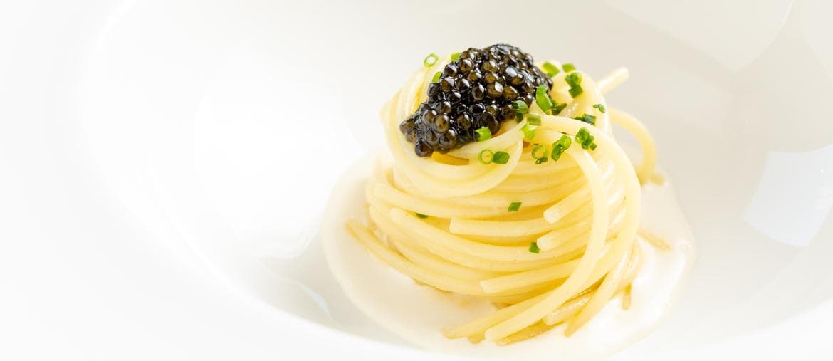 Omaggio a Marchesi (spaghettini freddi, limone, mandorle e caviale Oscietra Selection) 2