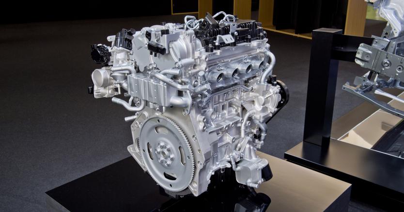 Mazda SkyActiv-X, come funziona il motore a benzina che consuma poco come  un diesel - Il Sole 24 ORE