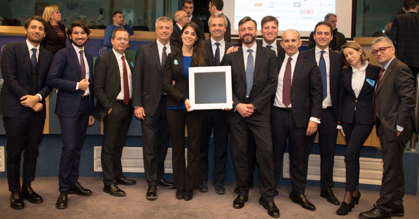 Il team di Elite ritira il premio «Mecenati del XXIesimo Secolo» all’Europarlamento di Bruxelles
