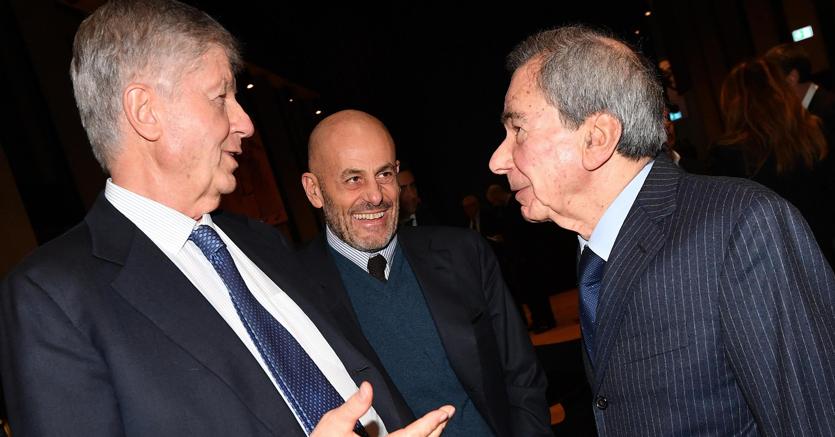 Il presidente dell'Ansa, Giulio Anselmi (a destra), e il presidente di Generali Gabriele Galateri di Genola (a sinistra), in occasione della presentazione del libro PhotoAnsa 2018