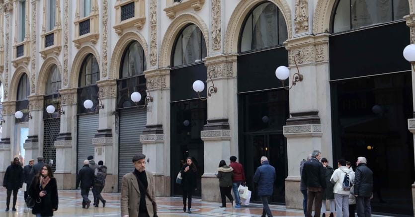 Negozi chiusi in Galleria Vittorio Emanuele a Milano - Fotogramma