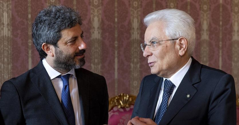 Il presidente della Camera Roberto Fico con il presidente della Repubblica Sergio Mattarella (Ansa) 