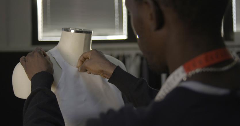 Amadou al lavoro da Roberto Cavalli