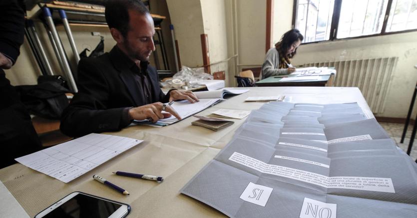 Il M5s apre alla minoranza: obiettivo evitare il referendum consultivo (foto Ansa)