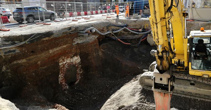 Milano, il cantiere per la M4 in Piazza Sant’Ambrogio (Fotogramma)
