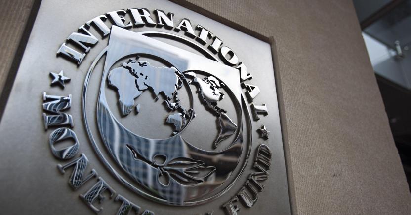 Nel confermare le stime su un probabile aumento del +0,6 per cento del Pil per quest'anno, il Rapporto sull'Italia degli esperti del Fondo monetario internazionale non nasconde le preoccupazioni per le implicazioni dell'attuale politica di bilancio del paese (foto Epa)