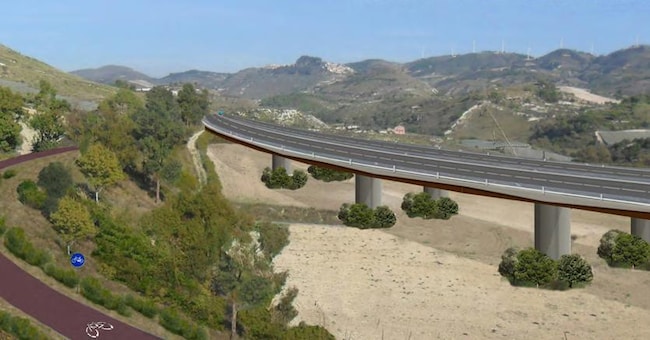 Il progetto. La strada che collega Catania a Ragusa è un asse fondamentale per l’economia del Sud-Est della Sicilia, percorsa da 120 tir al giorno prove-nienti dal mercato ortofrutticolo di Vittoria e dalle aree agricole del ragusano e diretti al Nord.